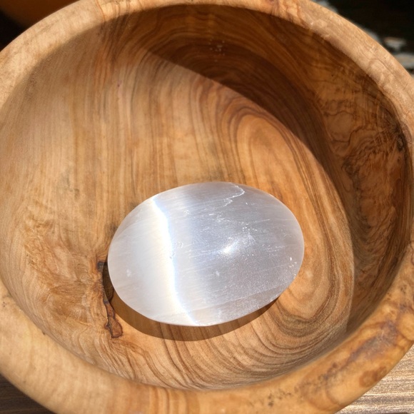 Selenite Palm Stone - Picture 2 of 7